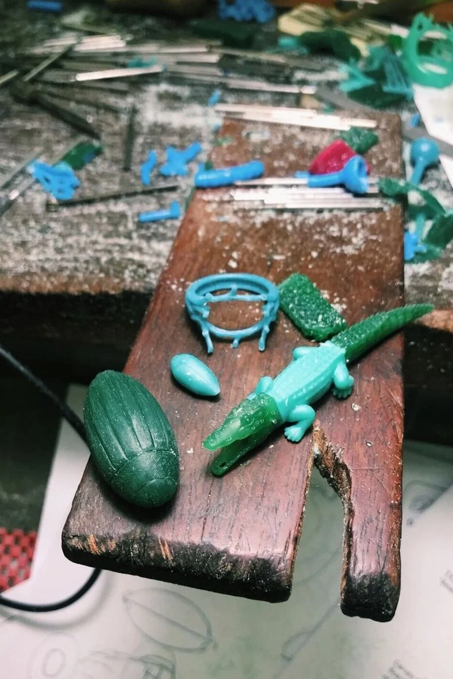Wax carving at the bench of Scarabs and Alligator, Bibi van der Velden