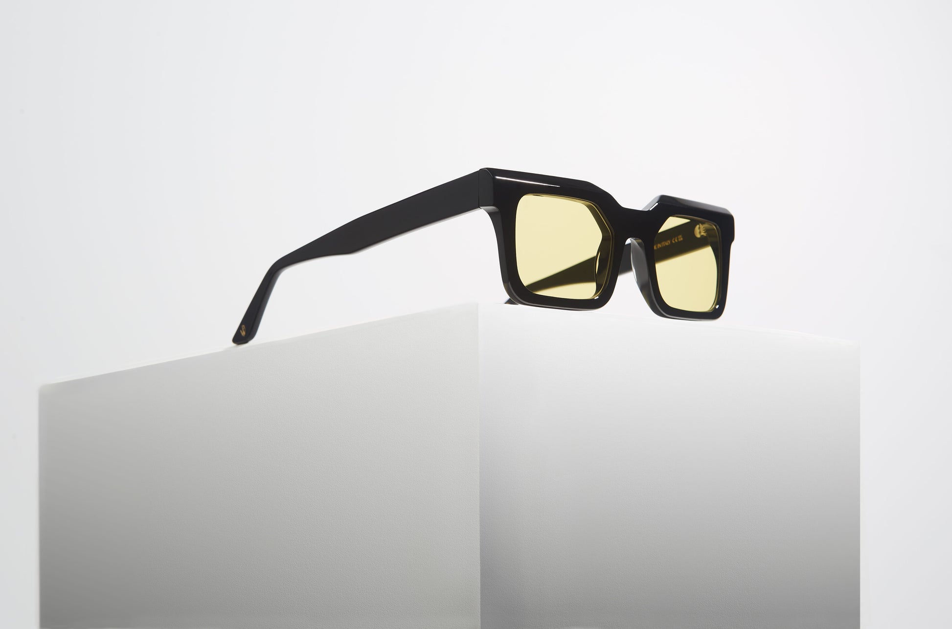 YŪGEN SUNGLASSES — BLACK/YELLOW