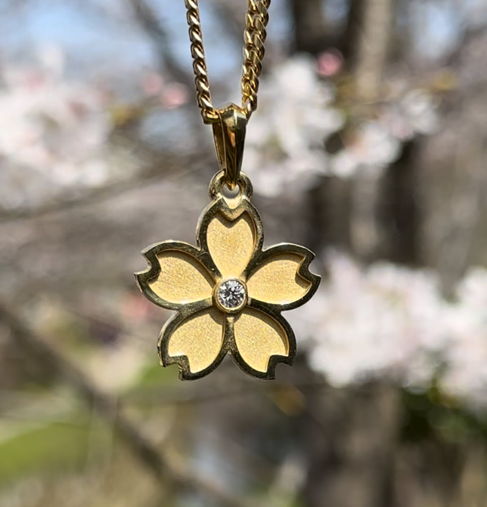Cherry Blossom Pendant in 18k yellow gold